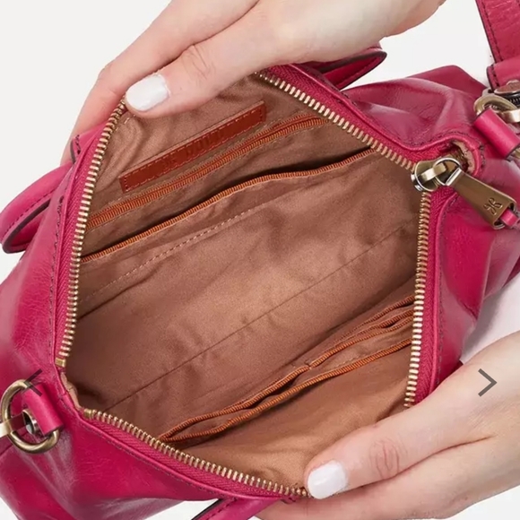 HOBOz Sheila TopZip Fushia - Picture 2 of 3